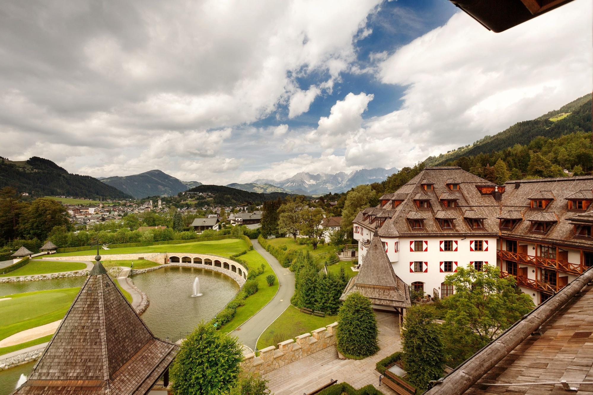 Schlosshotel Kitzbuehel A-Rosa Collection エクステリア 写真 View of the town