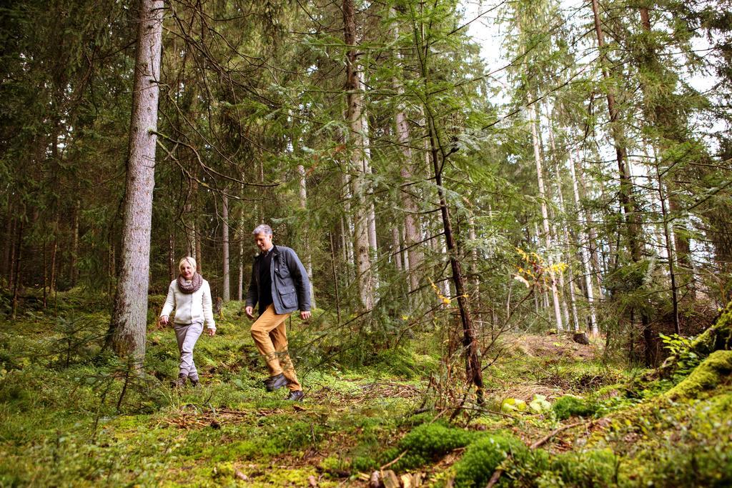Schlosshotel Kitzbuehel A-Rosa Collection エクステリア 写真 Hiking in the forest