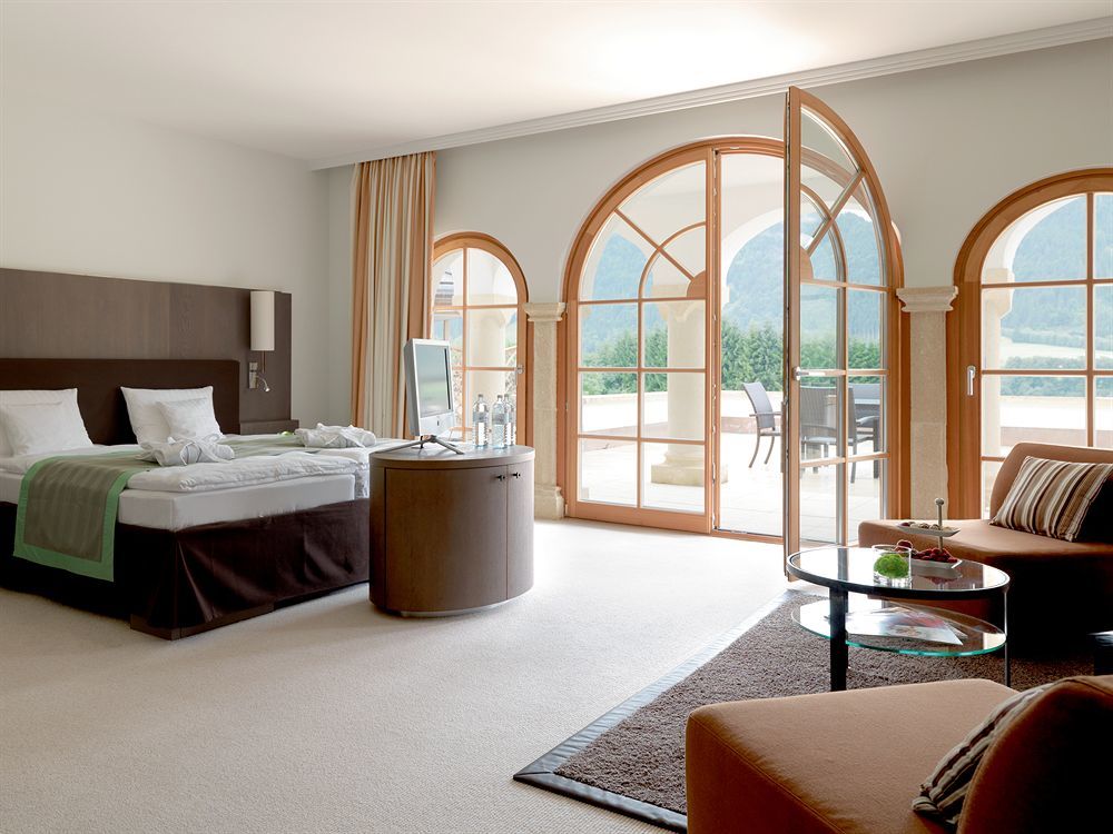 Schlosshotel Kitzbuehel A-Rosa Collection エクステリア 写真 A room at the Hotel Axelmannstein