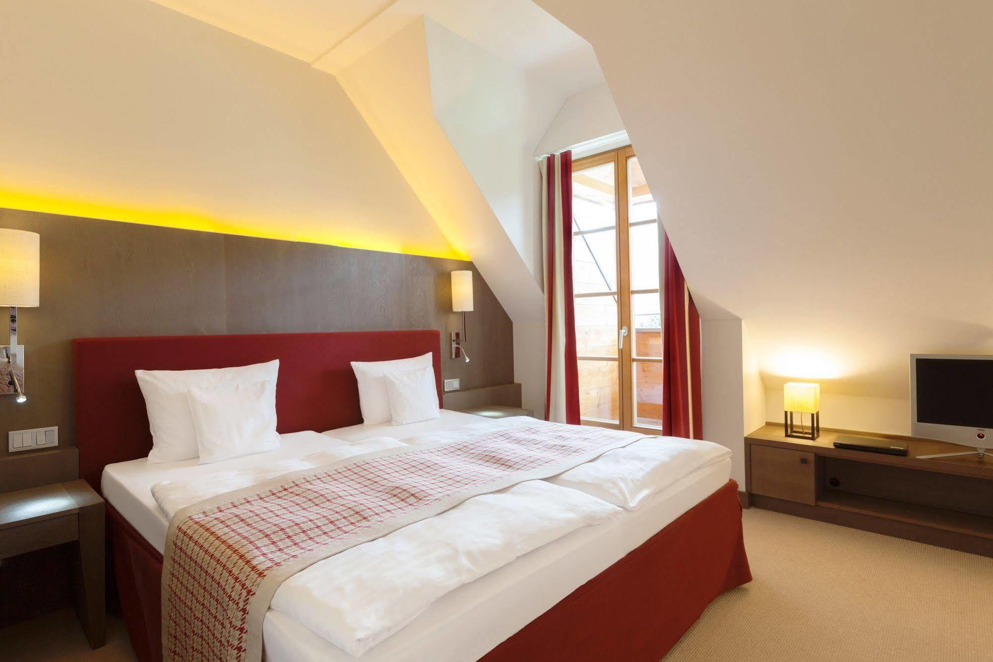 Schlosshotel Kitzbuehel A-Rosa Collection エクステリア 写真 A typical room at the Hotel Axelmannstein