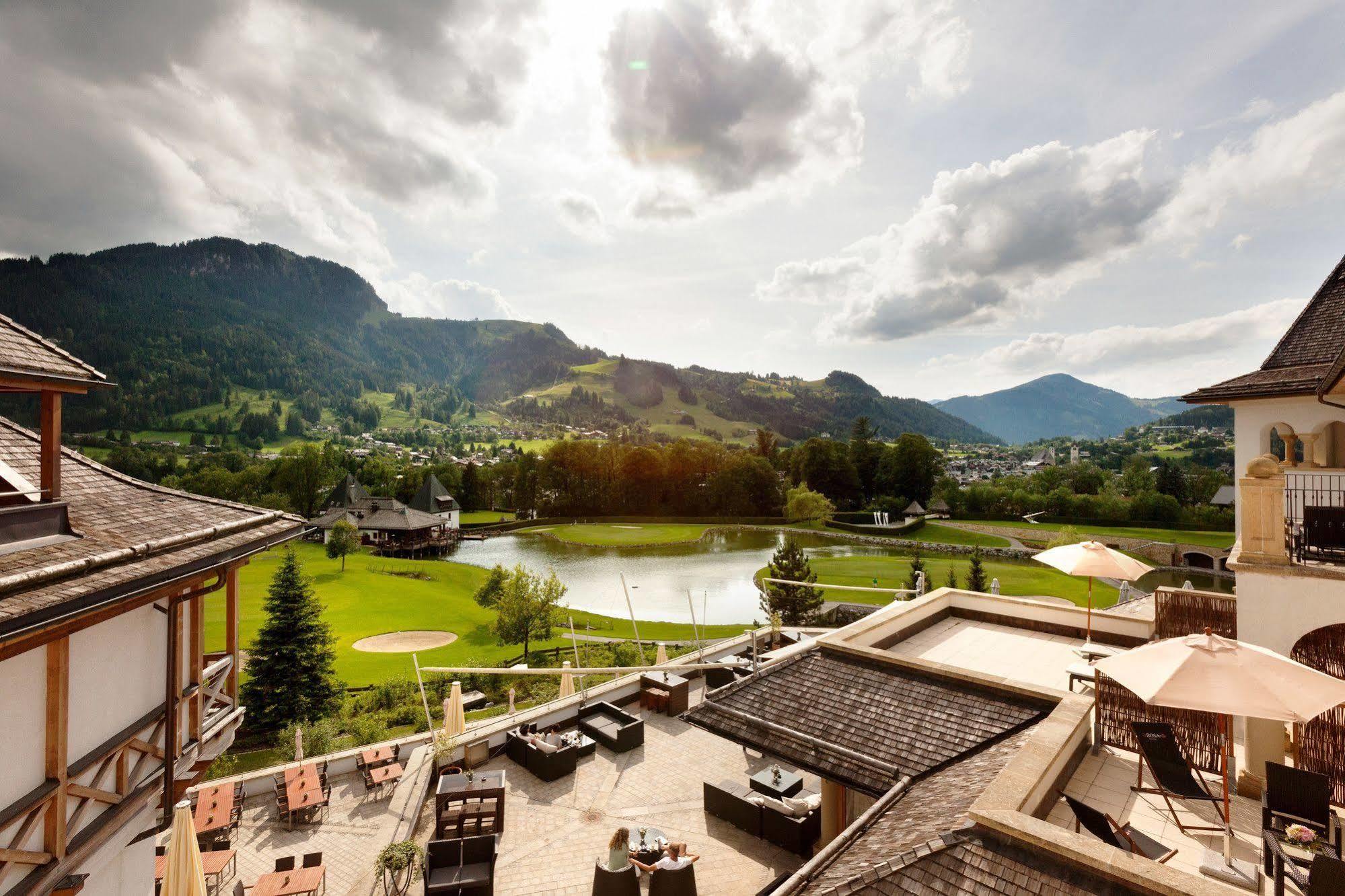 Schlosshotel Kitzbuehel A-Rosa Collection エクステリア 写真 View of the town
