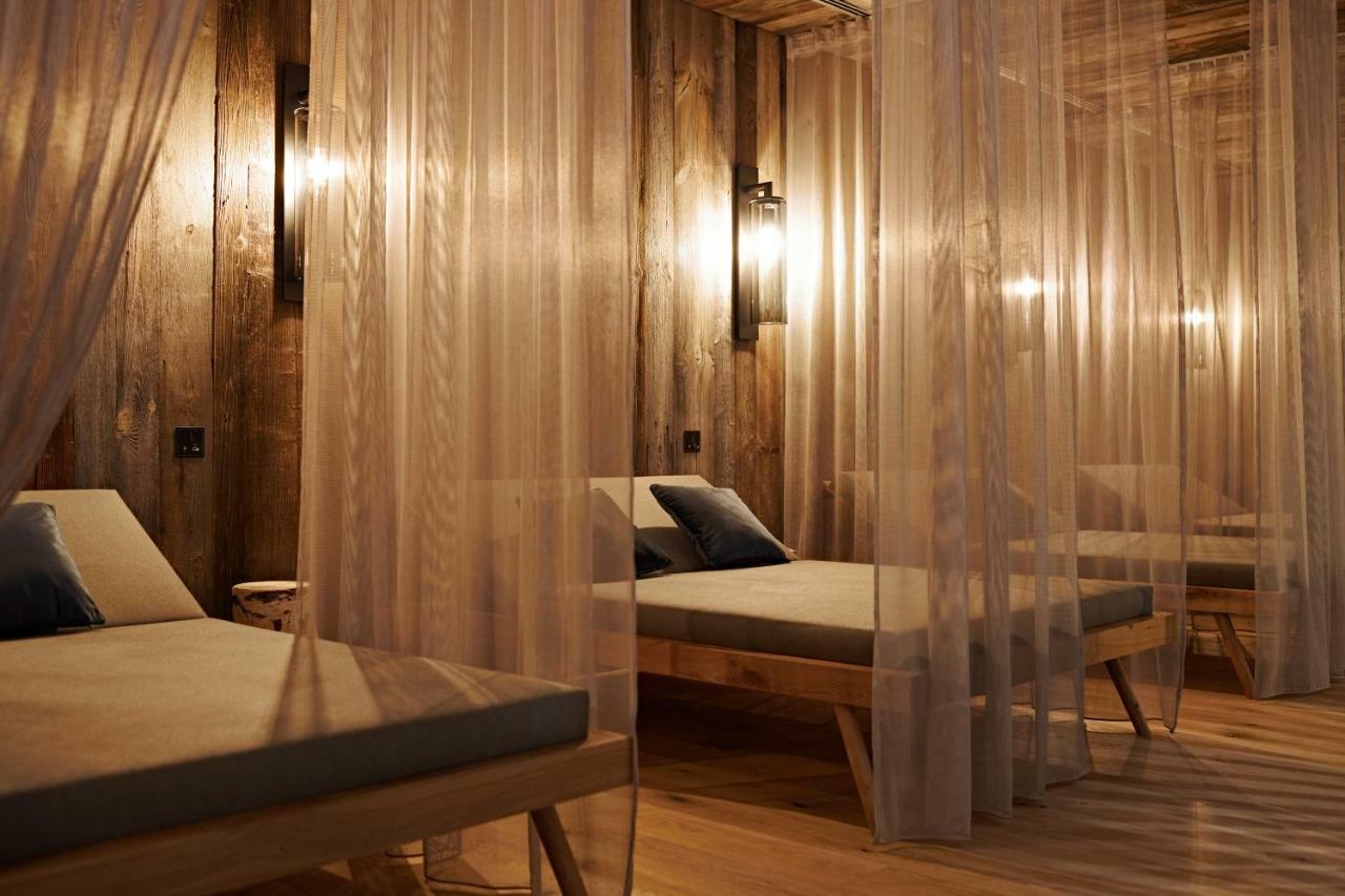 Schlosshotel Kitzbuehel A-Rosa Collection エクステリア 写真 The spa at The Lodge at Bluefin Bay