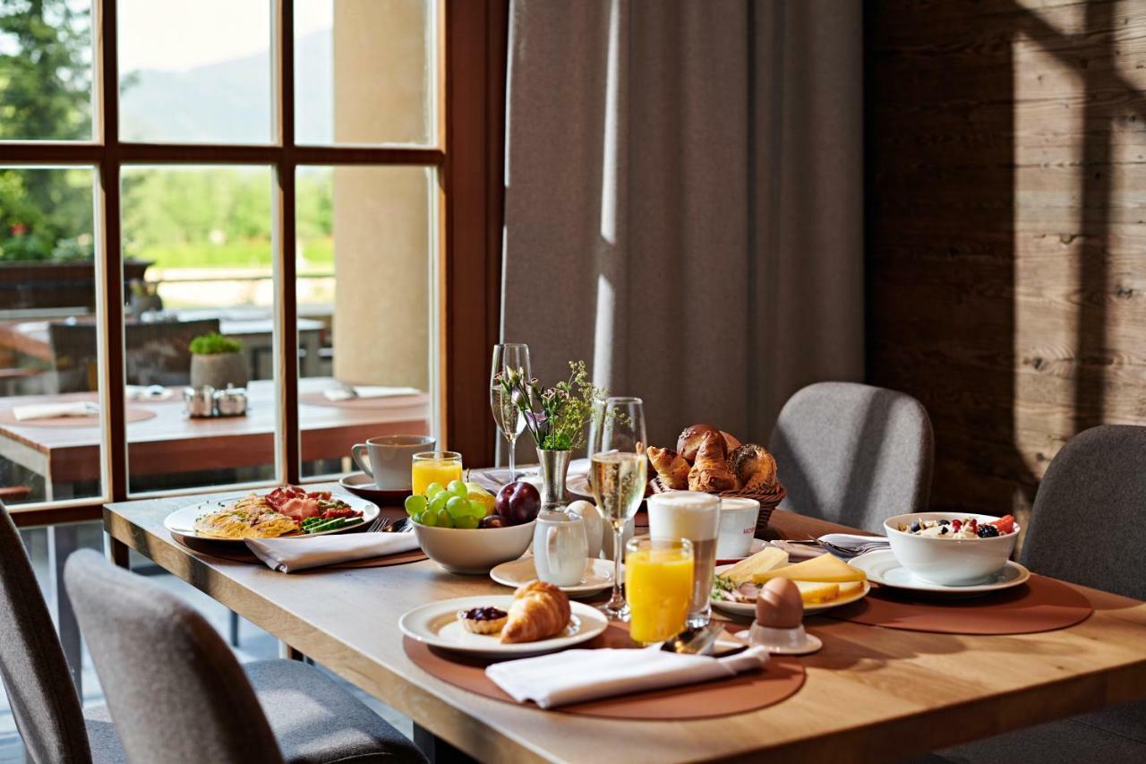 Schlosshotel Kitzbuehel A-Rosa Collection エクステリア 写真 Breakfast table